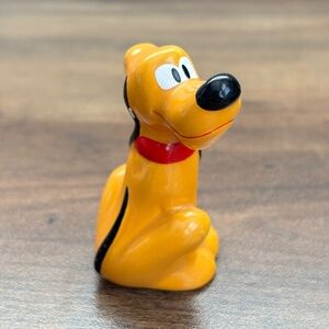 VINTAGE Walt Disney Productions Sitting PLUTO Ceramic Porcelain Figurine 2.25"